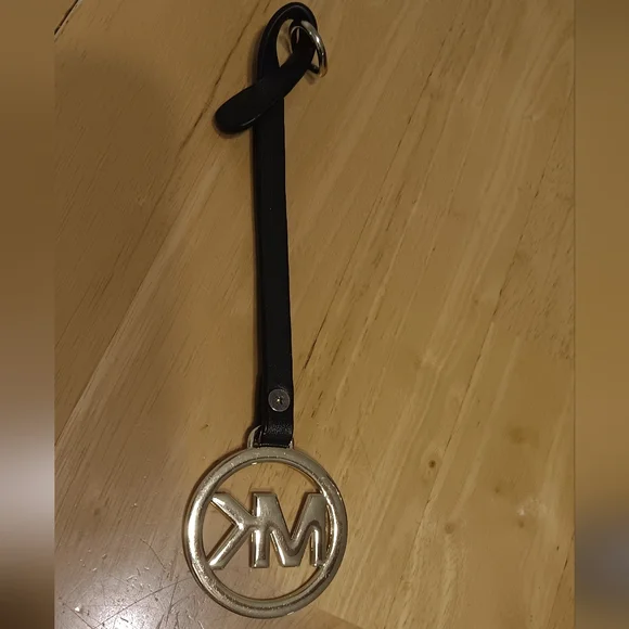 Michael Kors Hunter Green Leather Strap with Gold Logo Hangtag EUC - Picture 2 of 2